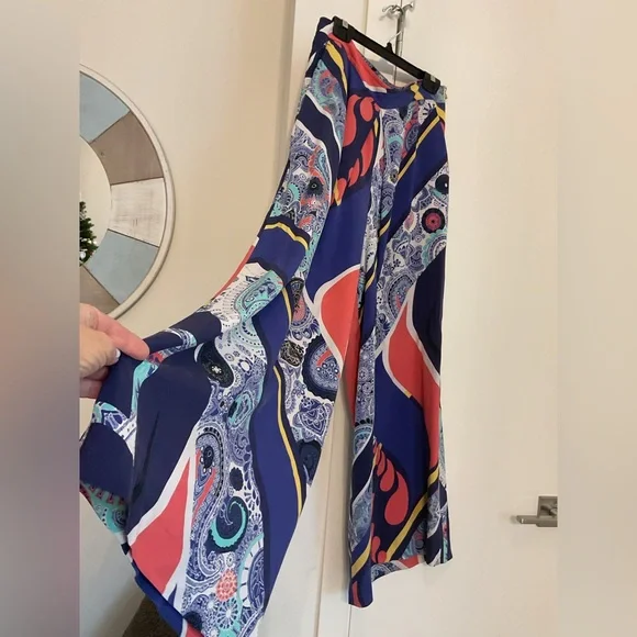 Kit and Ace Multicolor Silky Wide Leg Pants with rose side zipper and pockets. - Picture 5 of 10